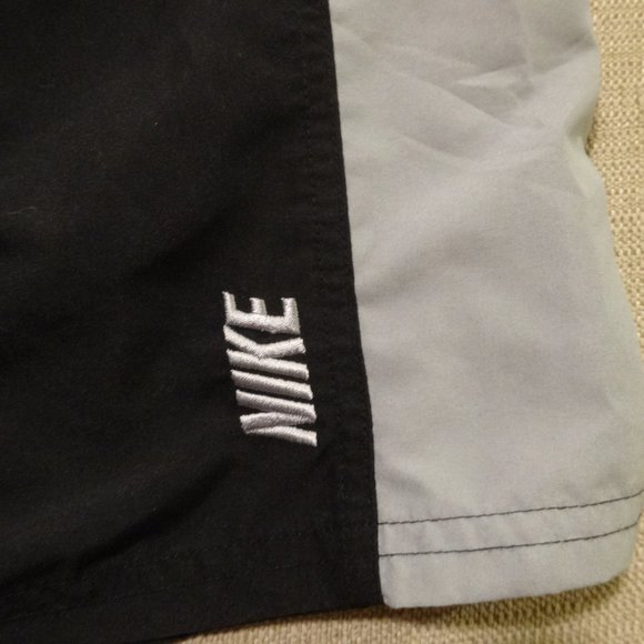 Vintage 90s NIKE‎ Black & Gray SWIM TRUNKS - Picture 2 of 4
